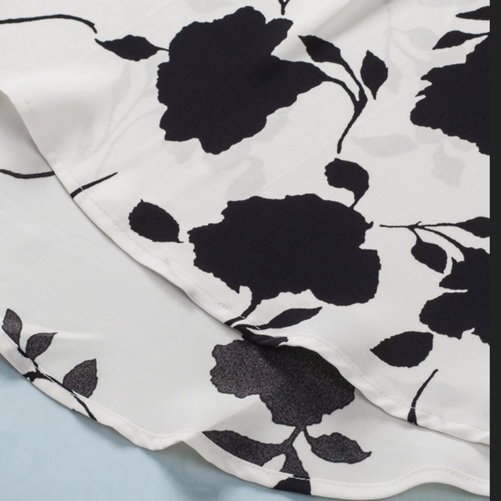 #31 1 Left! White & Black Floral V-Neck Top - Picture 9 of 11